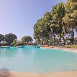 Bungalow con piscina - CalpePark, hotel a Calp