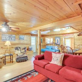 Mountain-View Cabin on Farm: 3 Mi to Town & Shops, hotel in Mountain View