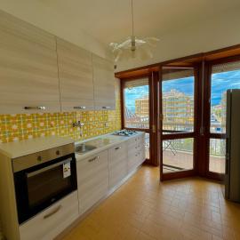 NINFEA SEAVIEW APARTMENT - Elegant, Bright and Spacious, Steps from the Sea & Station, hotel u gradu Netuno