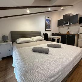 Apartment in the heart of Pula، فندق في بولا