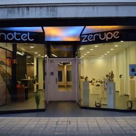 Zerupe Hotel، فندق في زاروتز