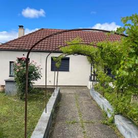 Maison cosy au calme- Jardin-Parking-Climatisation, hotel a Beaumont