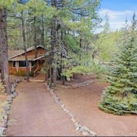 The Bluejay Cabin at Munds Park, AZ!, hotell i Sedona