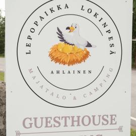 Lepopaikka Lokinpesä, Majoitus ja Camping, hotel en Ahlainen