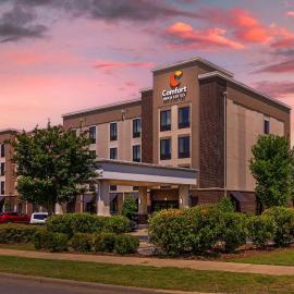Comfort Inn & Suites At CrossPlex Village, Hotel in Birmingham