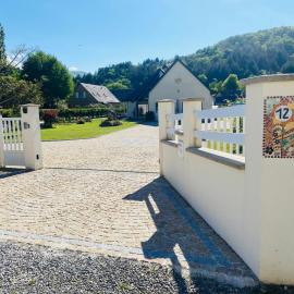 Chez Pat et Olive - gîte 4 personnes- Bagnères de Bigorre、Pouzacのホテル