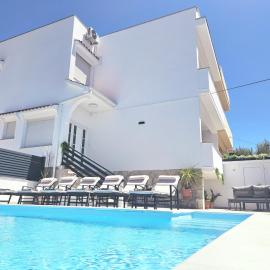 Villa Lungomare with private pool, Hotel in Zadar
