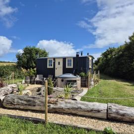 Shepherds haven hut Near Padstow, khách sạn ở Saint Issey