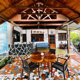 Las Gardenias Hostel - Starlink Internet, hotel in Puerto Villamil