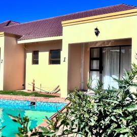 Dzana guesthouse, hotell i Klerksdorp