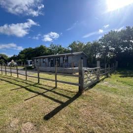 The Alpaca Cabin, hotel in Westbourne