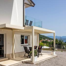 Awesome Apartment In Icici With House Sea View