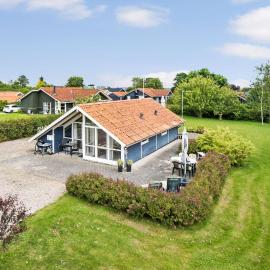 Lovely Home In Middelfart With Kitchen, Hotel in Middelfart