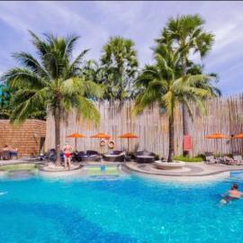 Kata Beach Guesthouse-The Beach Condo, хотел в Ката Бийч