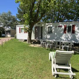 Mobil-home 3 chambres proche plage à Fouras, idéal 6 pers., équipement complet, calme assuré. - FR-1-709-68, hotelli kohteessa Fouras