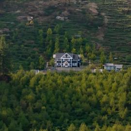 Shimla में, होटल StayVista at Teer Bangla 3BHK Elegant Villa on Hilltop with WiFi, Heater, Bonfire