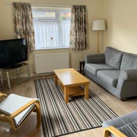 Large Ground floor apartment in the heart of Church Stretton with free parking, hotel in Church Stretton