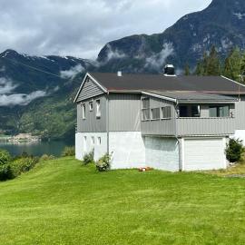 Tunold Gård - Olahuset, Hotel in Oppstryn