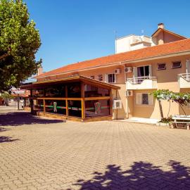 Dona Adelia Hotel e Restaurante, khách sạn ở Flores da Cunha