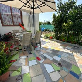 Flower's Home, hotel in Orikum