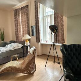 Nr 2 Gemütliche Suite mit King-Size Bett und Essbereich im Zentrum im Neubarockstyle