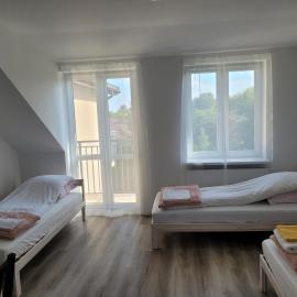 Studia Fredry 8, Hotel in Piastów