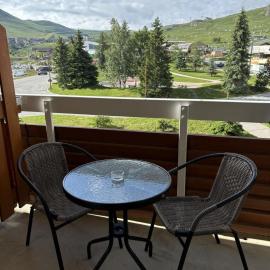 logement chaleureux 1 chamb pied des pistes, отель в городе LʼHuez