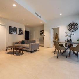 Luxury apartment with common skypool in the prestigious Mercury Tower by SF HOMES