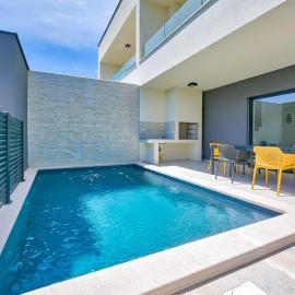 Villa Coastal Charm Ližnjan with Private Pool: Ližnjan şehrinde bir otel