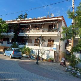 Viesnīca HOTEL AGNI -ENOIKIAZOMENA DIAMERIZMATA pilsētā Kaliteja