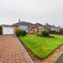 Charming coastal bungalow, hotel a Cayton
