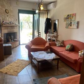 Theodoras Place, hotel in Kriopigi