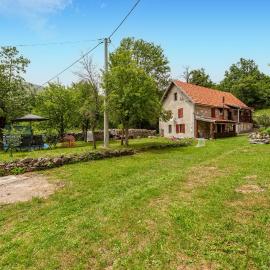 Pine Hill Holiday House, hotel i Gračac