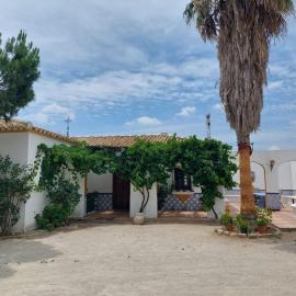 Cortijo Las Cruces Guillena - Sevilla, hotel em Guillena
