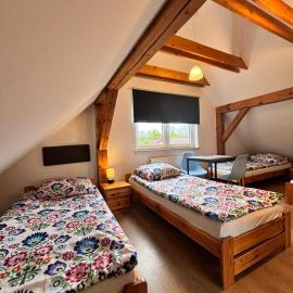 Kwatery u Jarka z ogrodem i parkingiem, hotel in Jelenia Góra