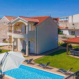 Lovely Home In Pirovac