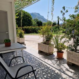 Kostic Apartments, hotel a Buljarica