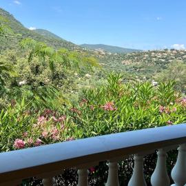 Studio cabine avec terrasse, ξενοδοχείο σε Cavalaire-sur-Mer