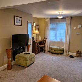 Model Cottages, hotel i Cork