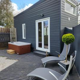 le cocon d'amour " tiny-house avec jaccuzi privé "