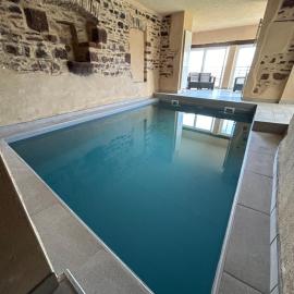 Le domaine du Bez la grange piscine,sauna,hammam,spa en aubrac, hotel in Saint-Laurent-dʼOlt