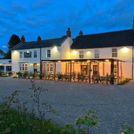 The Black Bull Inn، فندق في Lowick