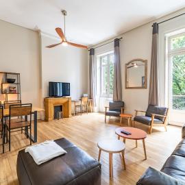 Magnifiques et lumineux Appartement de charme aux Quinconces ideal pour 4 ou 6 personnes, hotel in Bordeaux