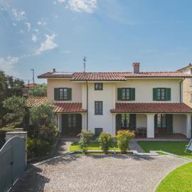 Holiday Home Villa Giuliana by Interhome, hotel a Querceta
