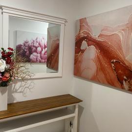 Beautiful 3 Bedrooms BNB between Airport and Sea, hotel i Cheltenham