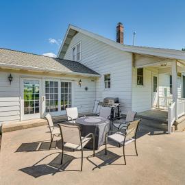 5 Mi to Hersheypark: Family Home w/ Game Room, hotel em Annville