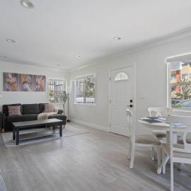 Serene Home in Central Burbank โรงแรมในเบอร์แบงก์