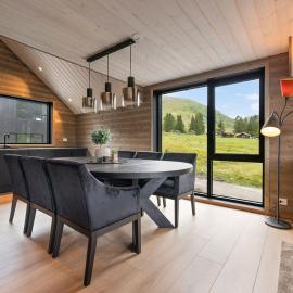 Mountain View Apartment - penthouse, hotel in Stranda
