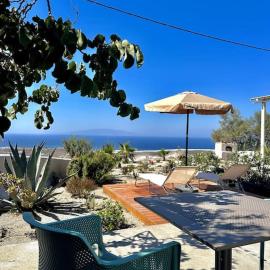 Okeanos Suite 1, Panoramic sea &garden view, hotell i Foinikiá