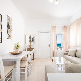 Turtle Cove Cottage, Beachfront, hotel in Kardamaina